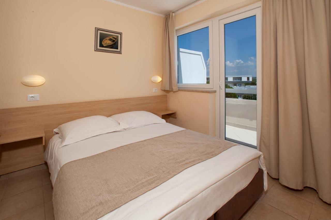 Hotel Delfin Plava Laguna Mugeba Bagian luar foto