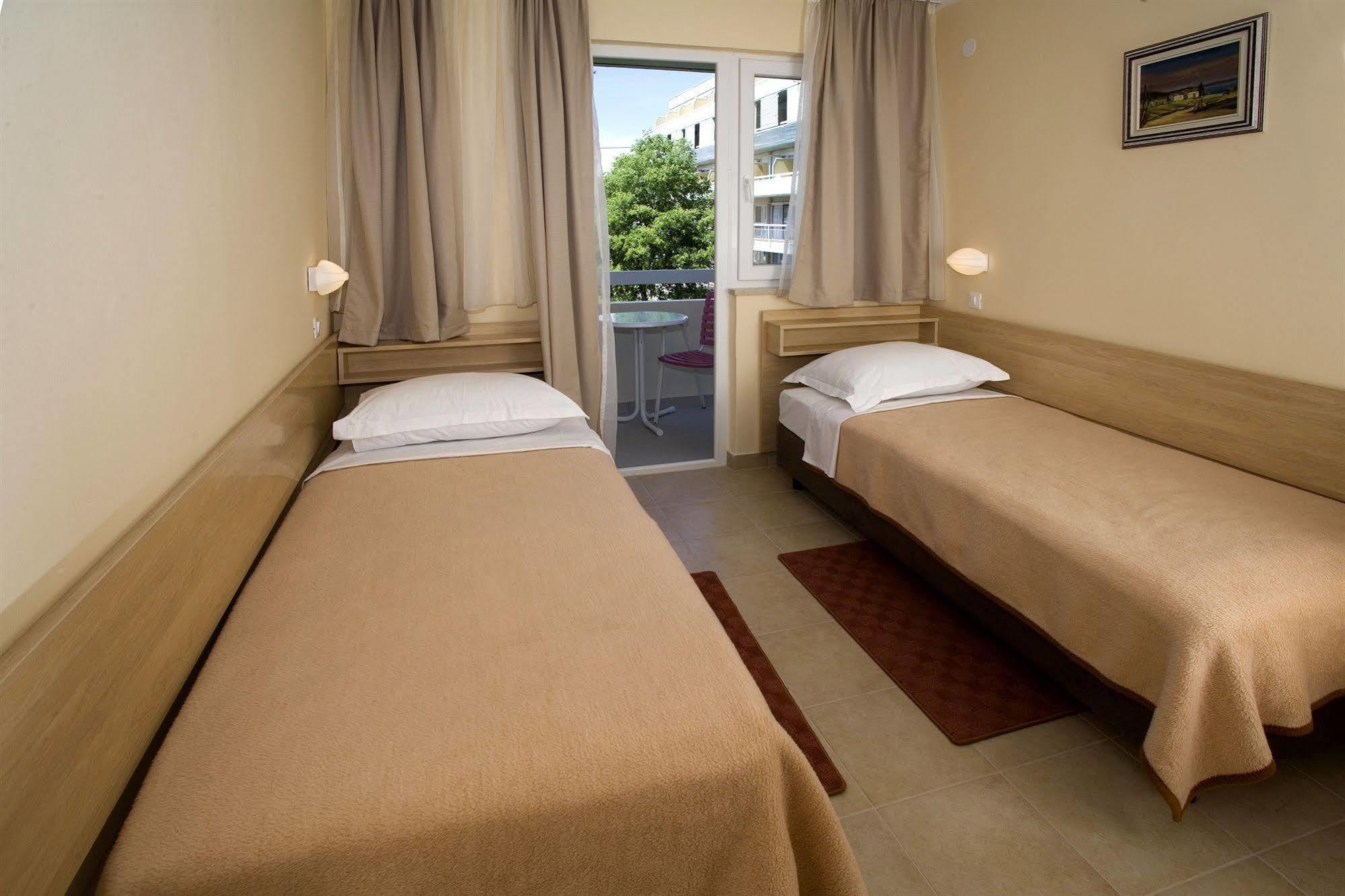 Hotel Delfin Plava Laguna Mugeba Ruang foto