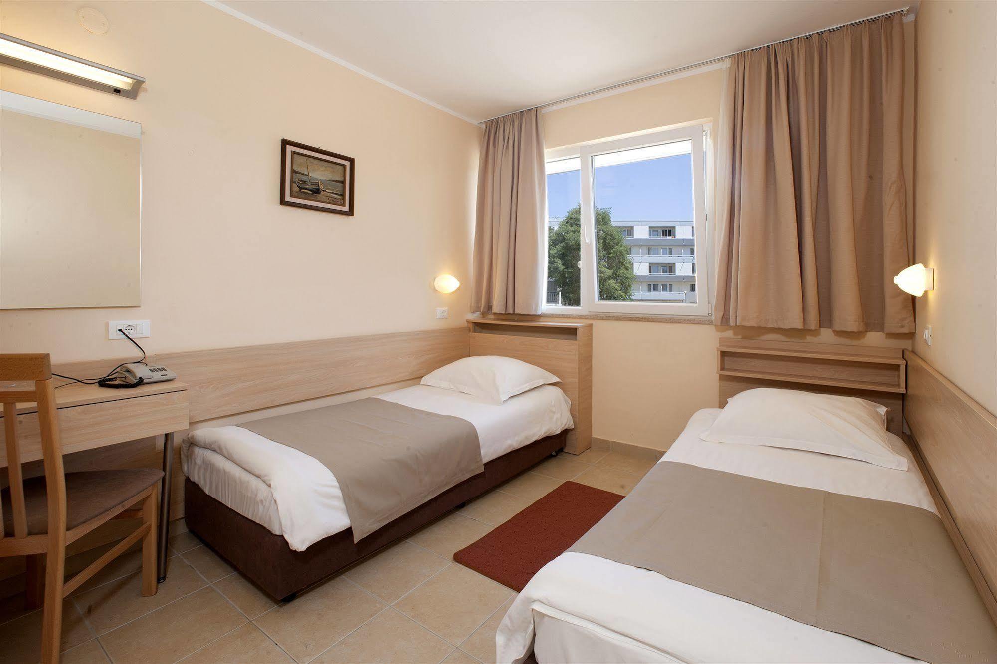 Hotel Delfin Plava Laguna Mugeba Bagian luar foto